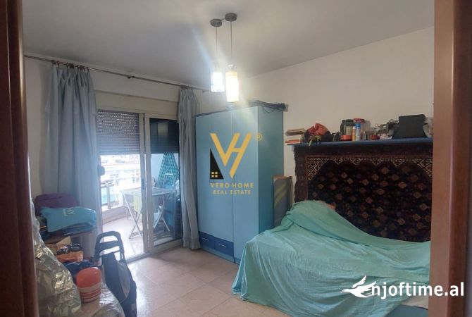 Shtepi me qera Apartament ne Tirane, 3+1, Mobilimi E mobiluar, Pagesa 1,000  Euro.