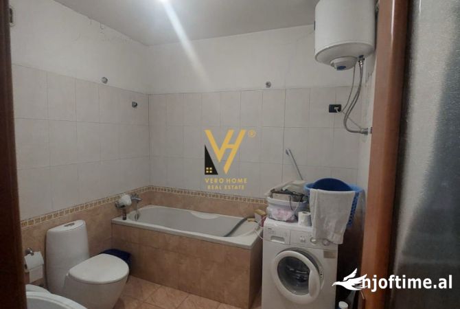 Shtepi me qera Apartament ne Tirane, 3+1, Mobilimi E mobiluar, Pagesa 1,000  Euro.