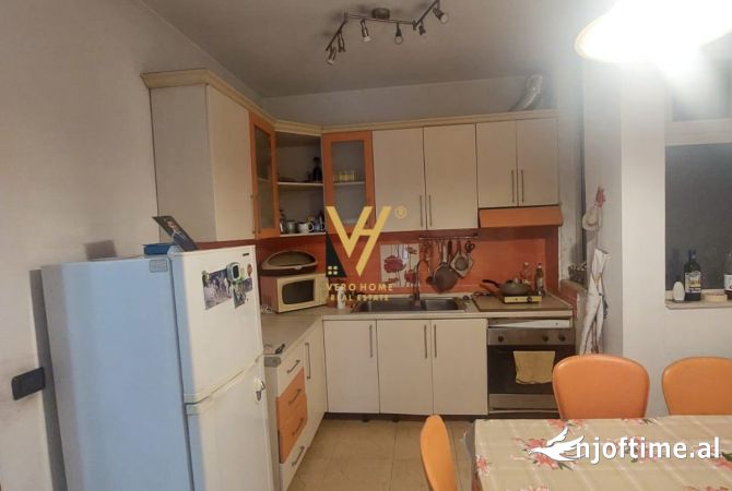Shtepi me qera Apartament ne Tirane, 3+1, Mobilimi E mobiluar, Pagesa 1,000  Euro.