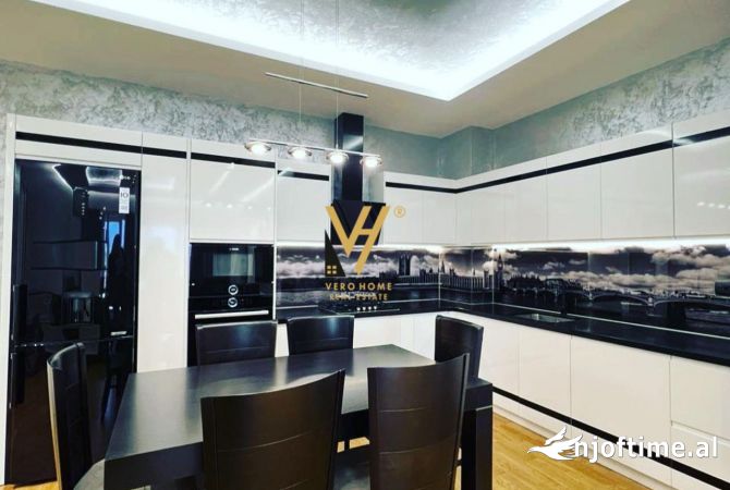 Shtepi ne shitje Apartament ne Tirane, 2+1, Mobilimi E mobiluar, Pagesa 260,000  Euro.