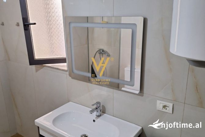 Shtepi ne shitje Apartament ne Tirane, 2+1, Mobilimi Pjeserisht e mobiluar, Pagesa 210,000  Euro.