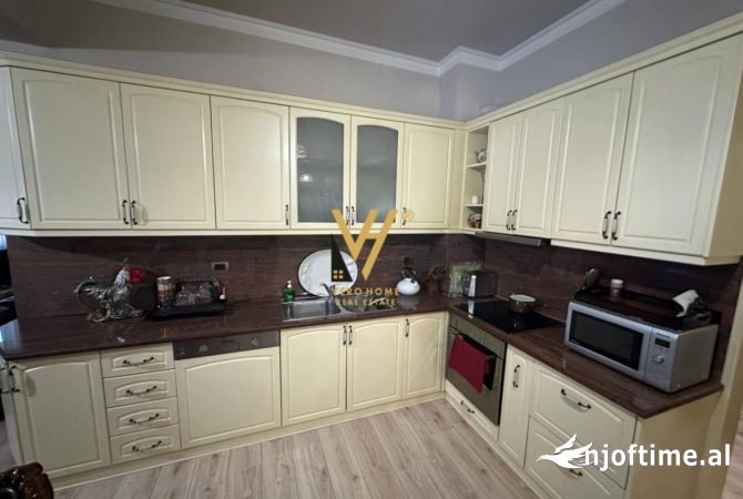 Shtepi ne shitje Apartament ne Tirane, 3+1, Mobilimi E mobiluar, Pagesa 350,000  Euro.