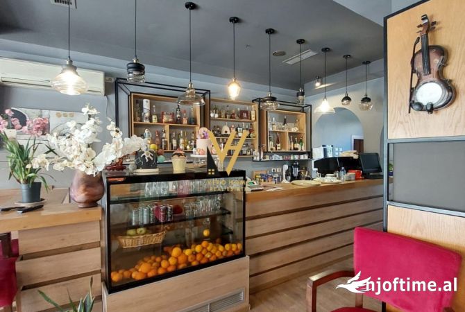 JEPET AMBJENT BIZNESI 334 M2 ME QERA NE SELITE 2.000 EURO