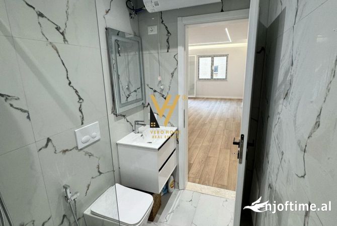 Shtepi ne shitje Apartament ne Tirane, 1+1, Mobilimi Bosh, pa mobiluar, Pagesa 125,000  Euro.