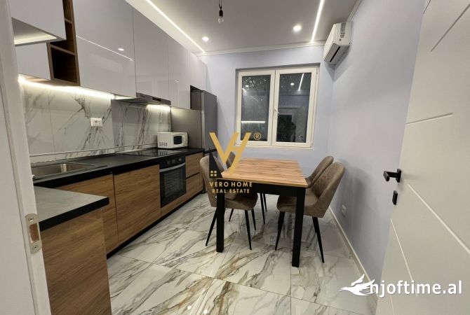Ambient biznesi me qera 3+1 ne Tirane - 1,000 Euro
