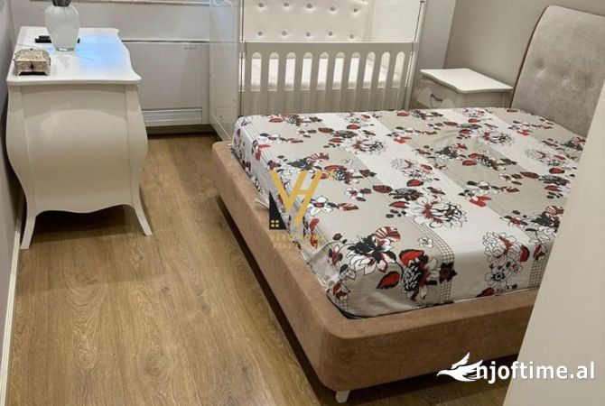 Shtepi ne shitje Apartament ne Tirane, 2+1, Mobilimi E mobiluar, Pagesa 240,000  Euro.