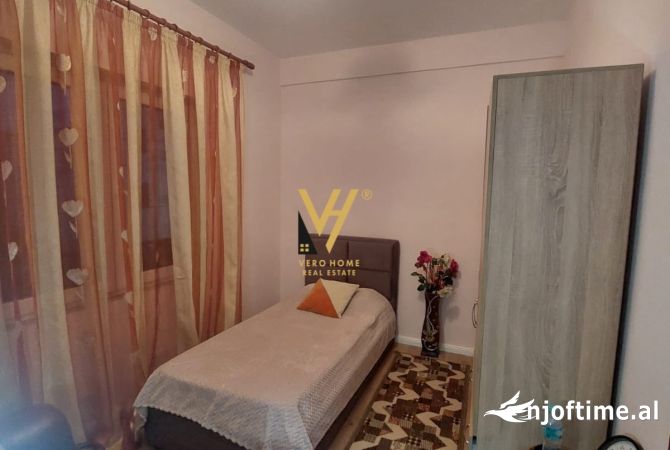 Shtepi me qera Shtepi Private ne Tirane, 3+1, Mobilimi E mobiluar, Pagesa 80,000  Leke.