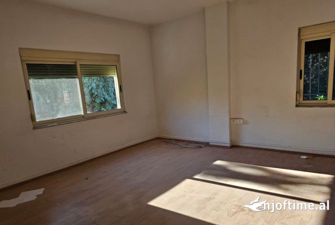 Ambient biznesi me qera 3+1 ne Tirane - 1,500 Euro