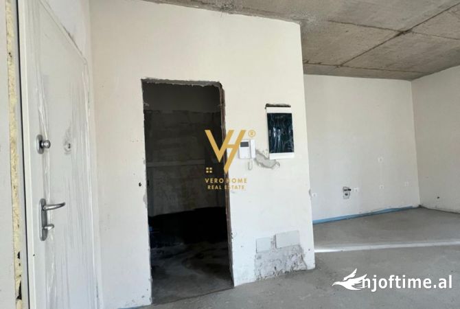 JEPET AMBIENT 164 M2 ME QERA TE RR.KOSOVAREVE 3.100 EURO