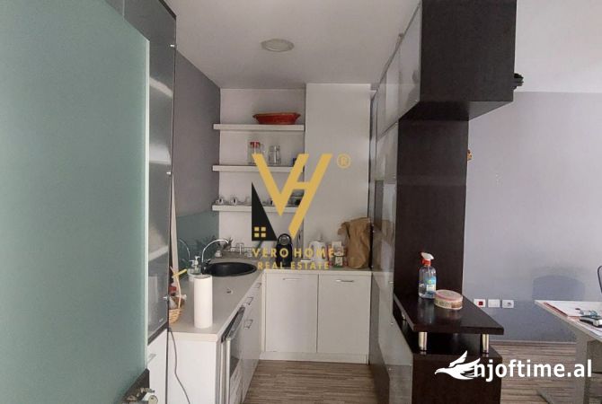 Ambient biznesi me qera 3+1 ne Tirane - 1,200 Euro
