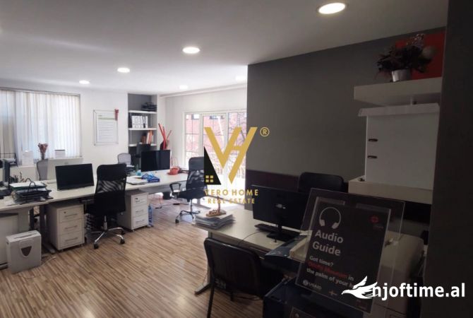 Ambient biznesi me qera 3+1 ne Tirane - 1,200 Euro