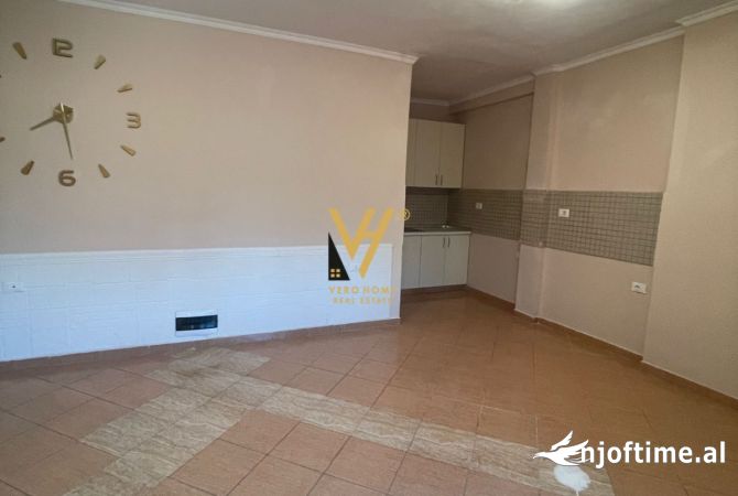 JEPET ZYRE 62 M2 ME QERA TE PAZARI I RI 700 EURO