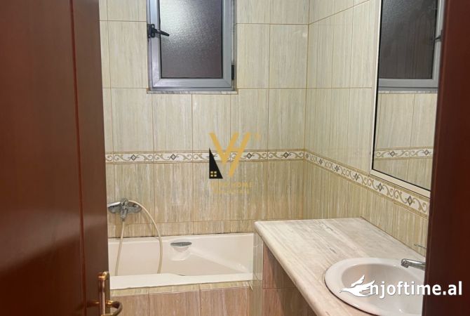 Shtepi me qera Apartament ne Tirane, 2+1, Mobilimi Bosh, pa mobiluar, Pagesa 50,000  Leke.