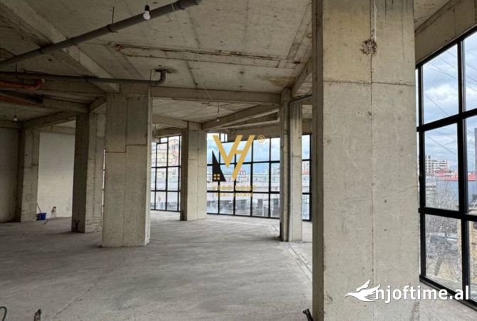 Ambient biznesi me qera 3+1 ne Tirane - 2,000 Euro