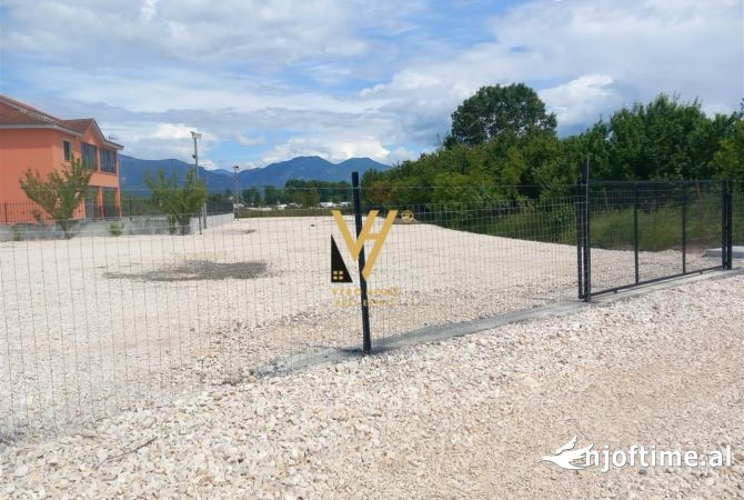 Truall ose Toke  ne Tirane - 15,000 Euro