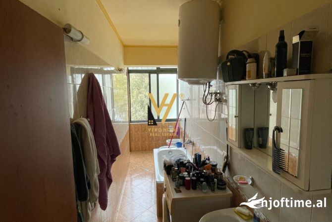 Shtepi ne shitje Apartament ne Tirane, 1+1, Mobilimi E mobiluar, Pagesa 220,000  Euro.
