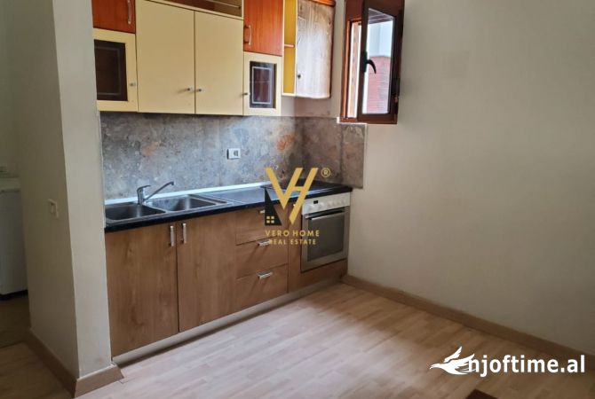 Shtepi me qera Apartament ne Tirane, 1+1, Mobilimi E mobiluar, Pagesa 400  Euro.