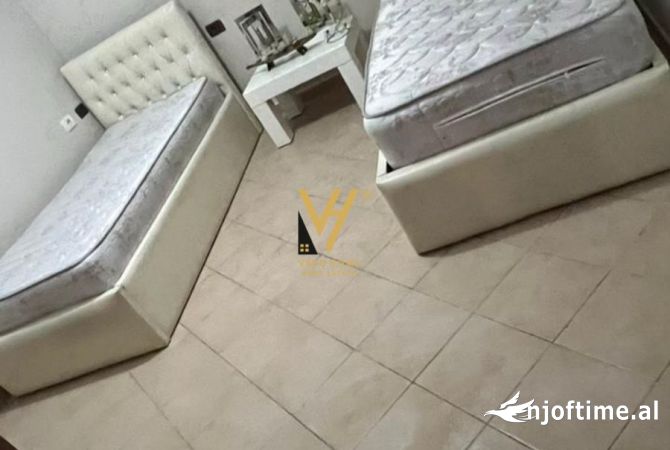 Shtepi me qera Shtepi Private ne Tirane, 2+1, Mobilimi E mobiluar, Pagesa 800  Euro.