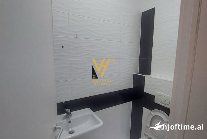 Ambient biznesi me qera 3+1 ne Tirane - 65,000 Leke