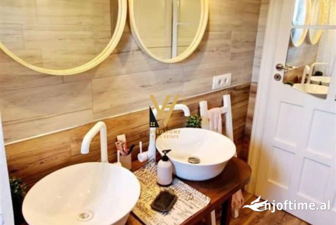 Shtepi ne shitje Apartament ne Tirane, 3+1, Mobilimi E mobiluar, Pagesa 173,000  Euro.