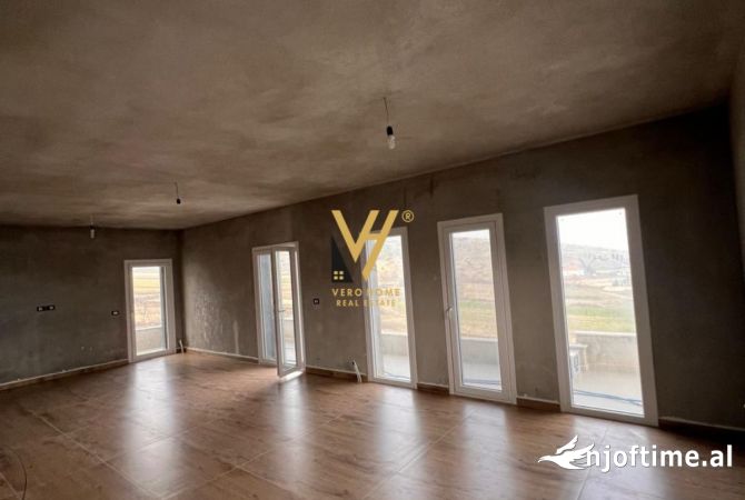 Shtepi ne shitje Vila Luksoze ne Pogradec, 7+1, Mobilimi Pjeserisht e mobiluar, Pagesa 850,000  Euro.