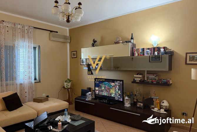 Shtepi ne shitje Shtepi Private ne Durres, 3+1, Mobilimi E mobiluar, Pagesa 400,000  Euro.