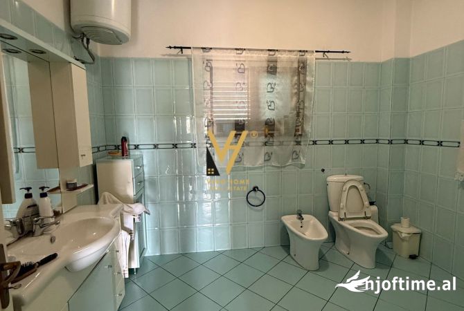 Shtepi ne shitje Shtepi Private ne Durres, 3+1, Mobilimi E mobiluar, Pagesa 400,000  Euro.