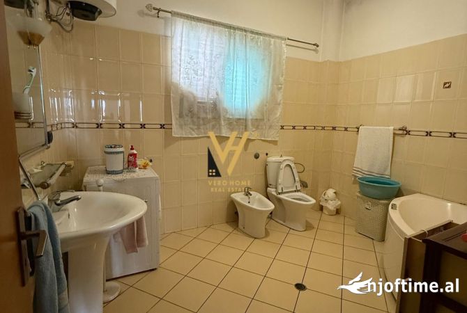 Shtepi ne shitje Shtepi Private ne Durres, 3+1, Mobilimi E mobiluar, Pagesa 400,000  Euro.