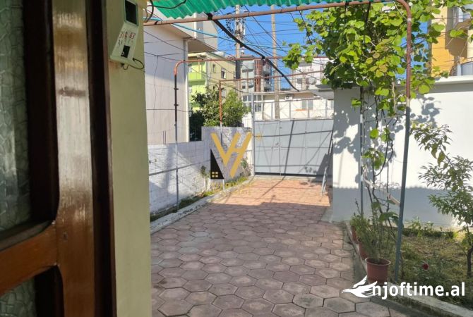 Shtepi ne shitje Shtepi Private ne Tirane, 4+1, Mobilimi E mobiluar, Pagesa 320,000  Euro.