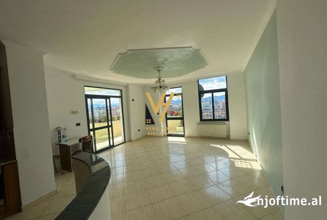 Ambient biznesi me qera 3+1 ne Tirane - 800 Euro