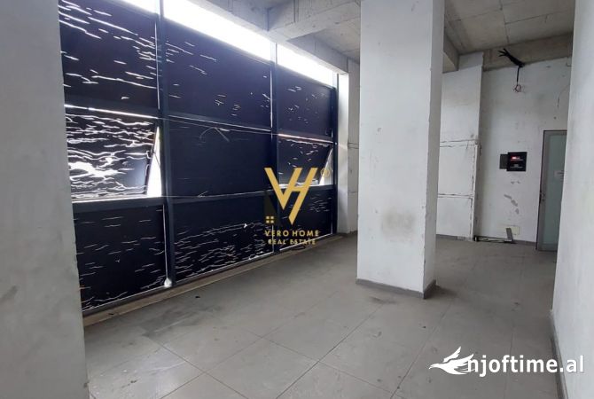 Ambient biznesi me qera 3+1 ne Tirane - 1,000 Euro
