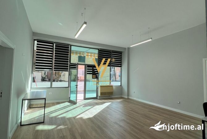 JEPET ZYRE 150 M2 ME QERA TE KOMUNA E PARISIT 2.000 EURO