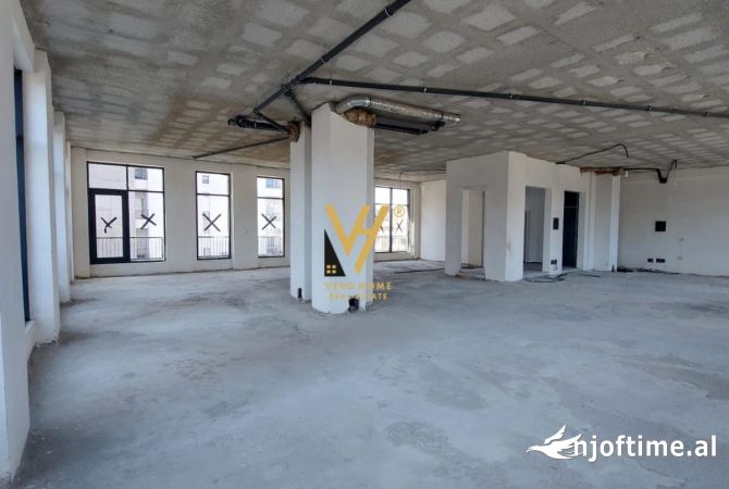 Business Property in Sale 3+1 in Tirana - 690,000 Euro