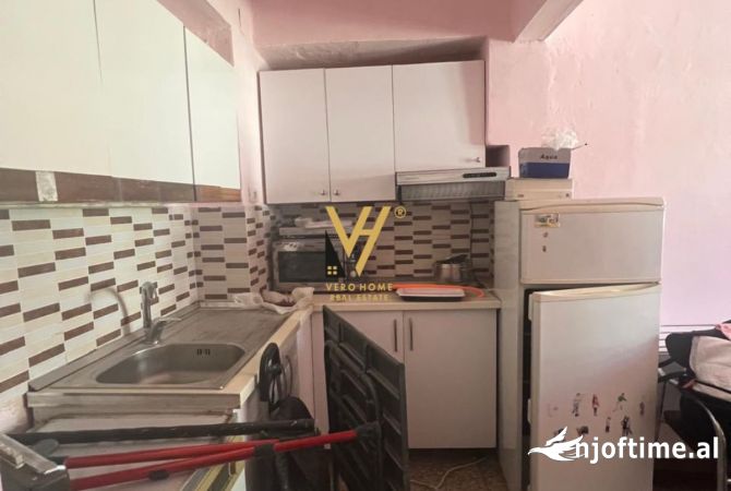 Ambient biznesi me qera 3+1 ne Tirane - 30,000 Leke