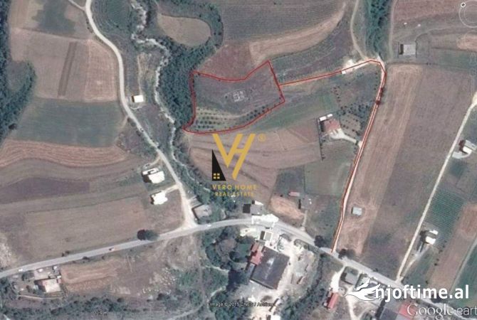 Truall ose Toke  ne Gjirokaster - 85,000 Euro