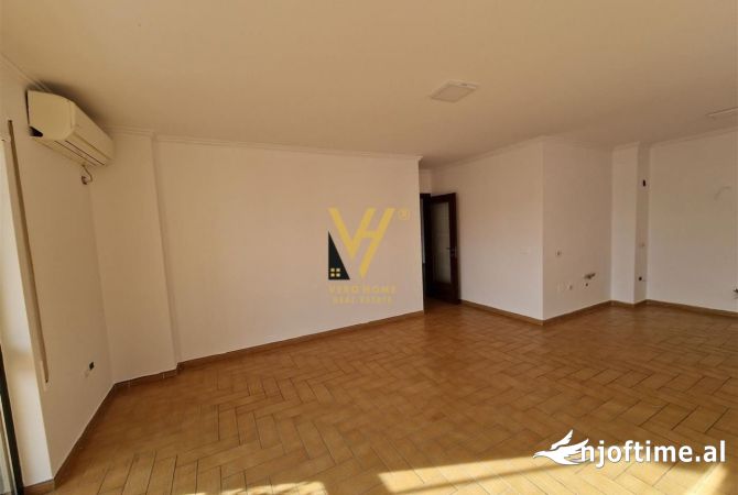 JEPET ZYRE 157 M2 ME QERA NE BLLOK 2.000 EURO