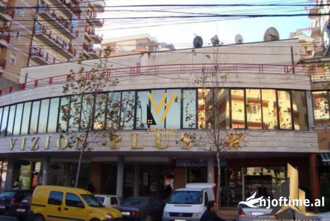 Truall ose Toke  ne Tirane - 450,000 Euro