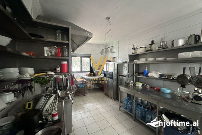 JEPET RESTORANT ME QERA PRANE RRETHIT TE SHKOZES 3.000 EURO