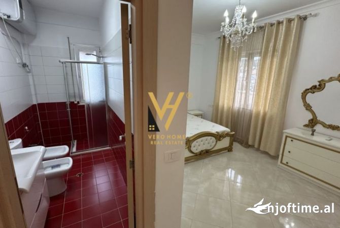 Shtepi ne shitje Penthose(kati i fundit panoramik) ne Tirane, 3+1, Mobilimi E mobiluar, Pagesa 170,000  Euro.