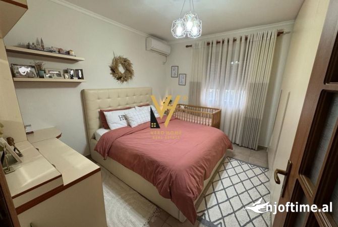 Shtepi ne shitje Apartament ne Tirane, 2+1, Mobilimi E mobiluar, Pagesa 102,000  Euro.