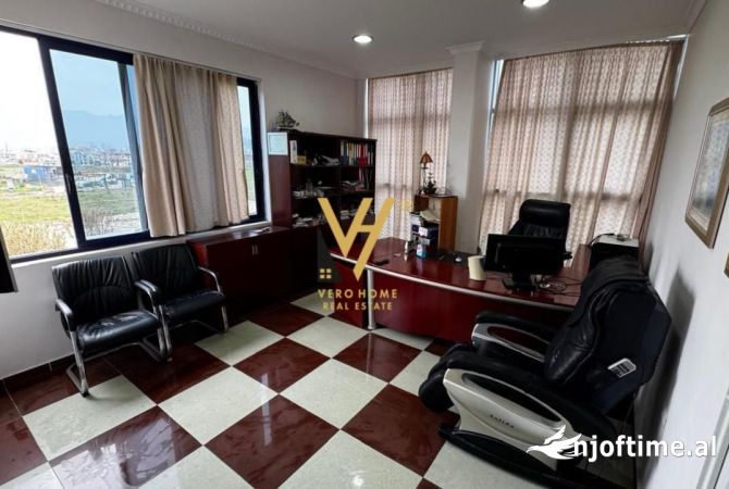 Ambient biznesi me qera 3+1 ne Tirane - 3,200 Euro