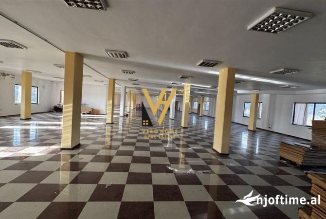 Ambient biznesi me qera 3+1 ne Tirane - 3,200 Euro