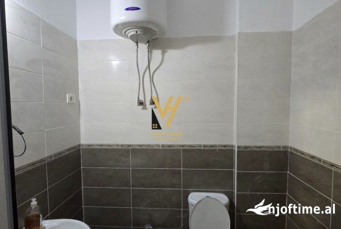 Ambiente Commerciale in Affitto 1+1 a Tirana - 25,000 Leke
