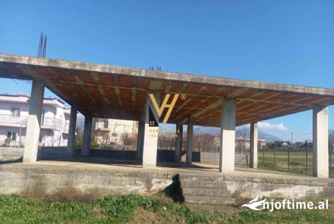 Truall ose Toke  ne Tirane - 82,400 Euro