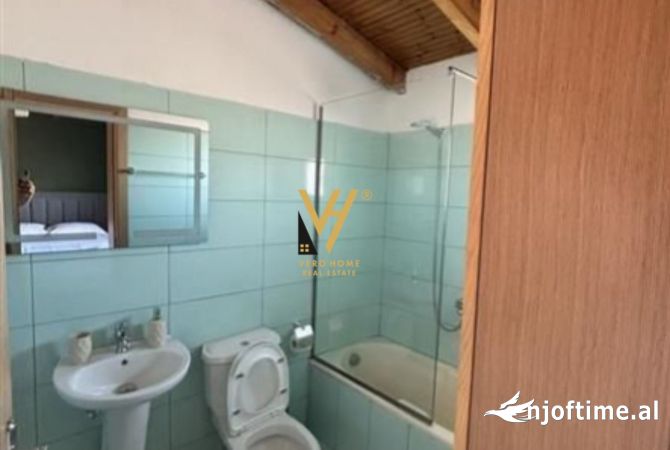 Shtepi ne shitje Papafingo(kati i catise) ne Sarande, 3+1, Mobilimi E mobiluar, Pagesa 255,000  Euro.