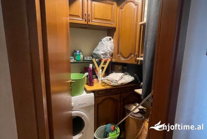 Shtepi ne shitje Apartament ne Tirane, 2+1, Mobilimi E mobiluar, Pagesa 250,000  Euro.