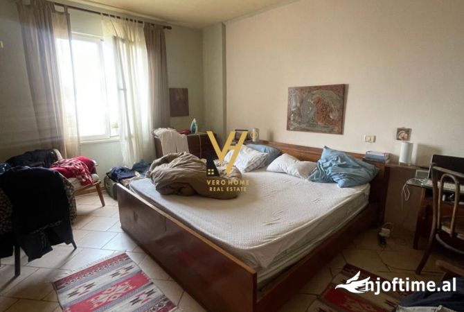 Shtepi ne shitje Apartament ne Tirane, 2+1, Mobilimi E mobiluar, Pagesa 250,000  Euro.