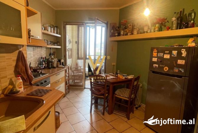 Shtepi ne shitje Apartament ne Tirane, 2+1, Mobilimi E mobiluar, Pagesa 250,000  Euro.