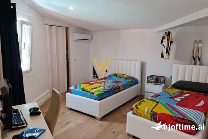 Shtepi ne shitje Penthose(kati i fundit panoramik) ne Durres, 3+1, Mobilimi E mobiluar, Pagesa 255,000  Euro.