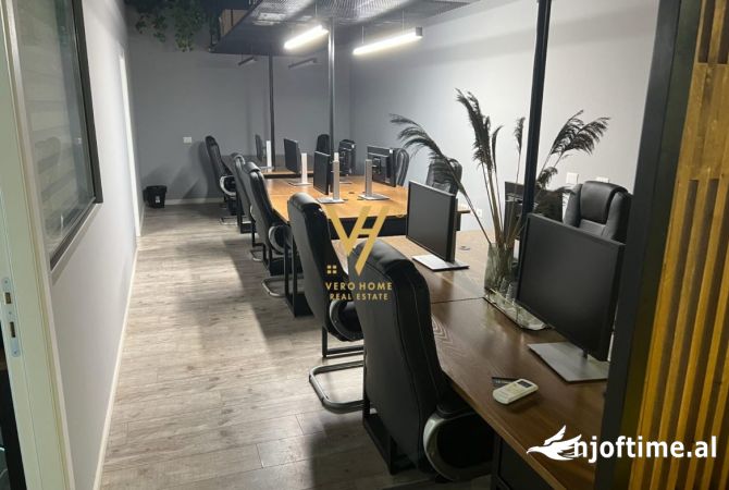 Ambient biznesi me qera 3+1 ne Tirane - 1,700 Euro